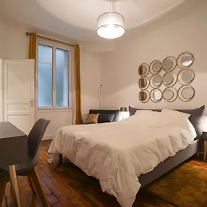 Large Flat At 2 Steps From The Eiffel Tower , París Francia